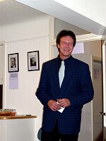 Ausstellung &quotFaszination Bart"
Erffnung am 19. Mrz 2004 im Leinfelder Haus in Leinfelden durch Oberbrgermeister Roland Klenk und Jrgen Burkhardt, Prsident und &quotAusstellungsmacher" von Bart & Kultur Club &quotBelle Moustache" e.V