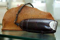 Ausstellung &quotFaszination Bart"
Erffnung am 19. Mrz 2004 im Leinfelder Haus in Leinfelden durch Oberbrgermeister Roland Klenk und Jrgen Burkhardt, Prsident und &quotAusstellungsmacher" von Bart & Kultur Club &quotBelle Moustache" e.V